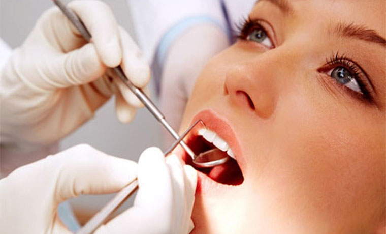 Καθαρισμός δοντιών με μηχάνημα υπερήχων non pain από Χειρουργό Οδοντίατρο στην Νέα Ιωνία